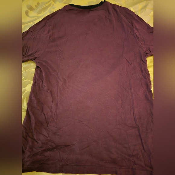GUESS TSHIRT L NWOT BURGUNDY/PURPLE - Picture 2 of 3